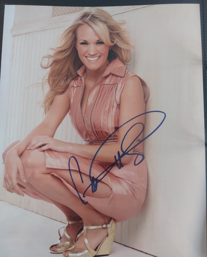 Carrie Underwood signed item