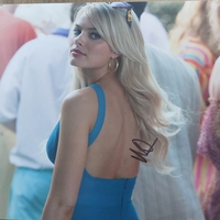 Margot Robbie signed item