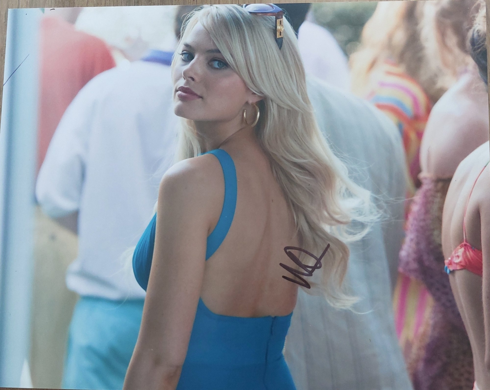 Margot Robbie signed item