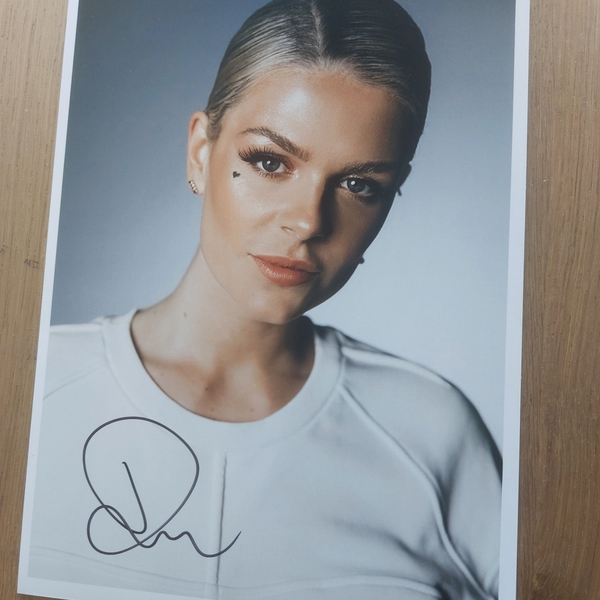Davina Michelle signed item