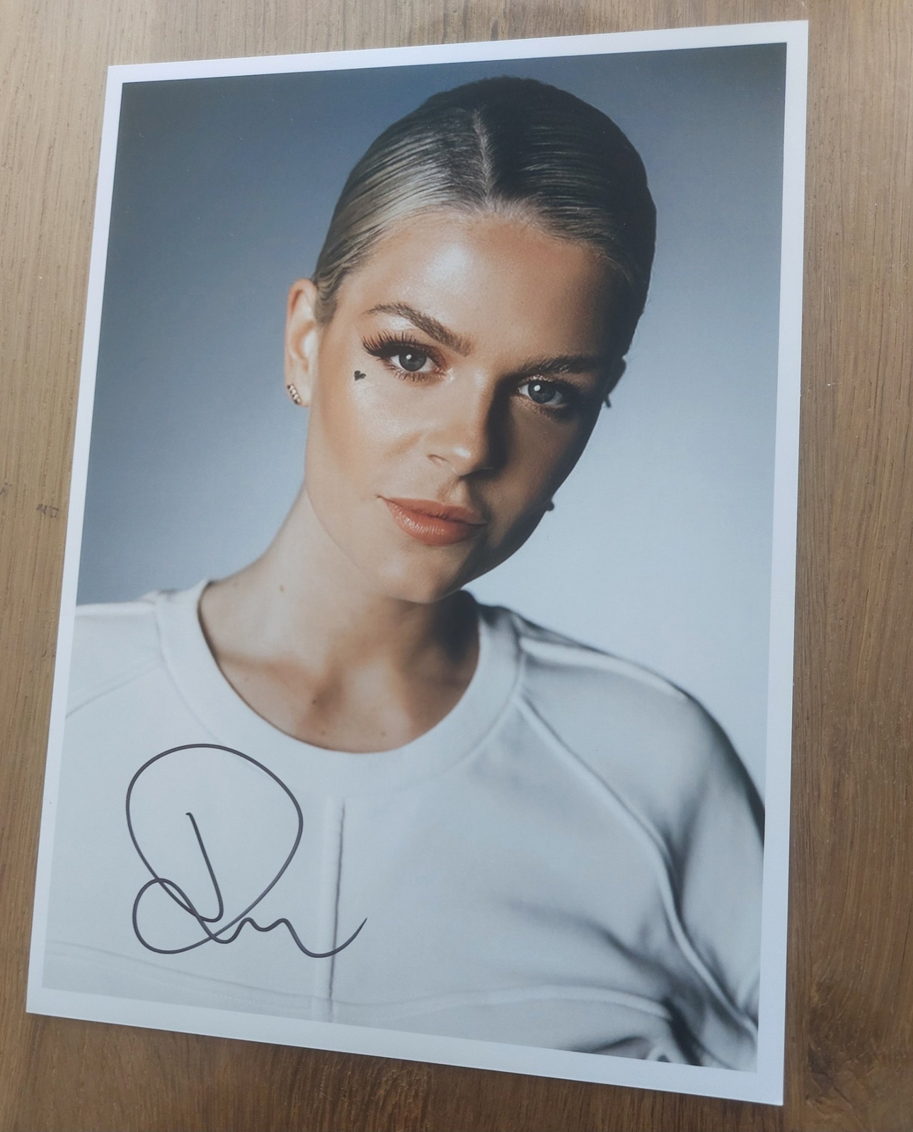 Davina Michelle signed item