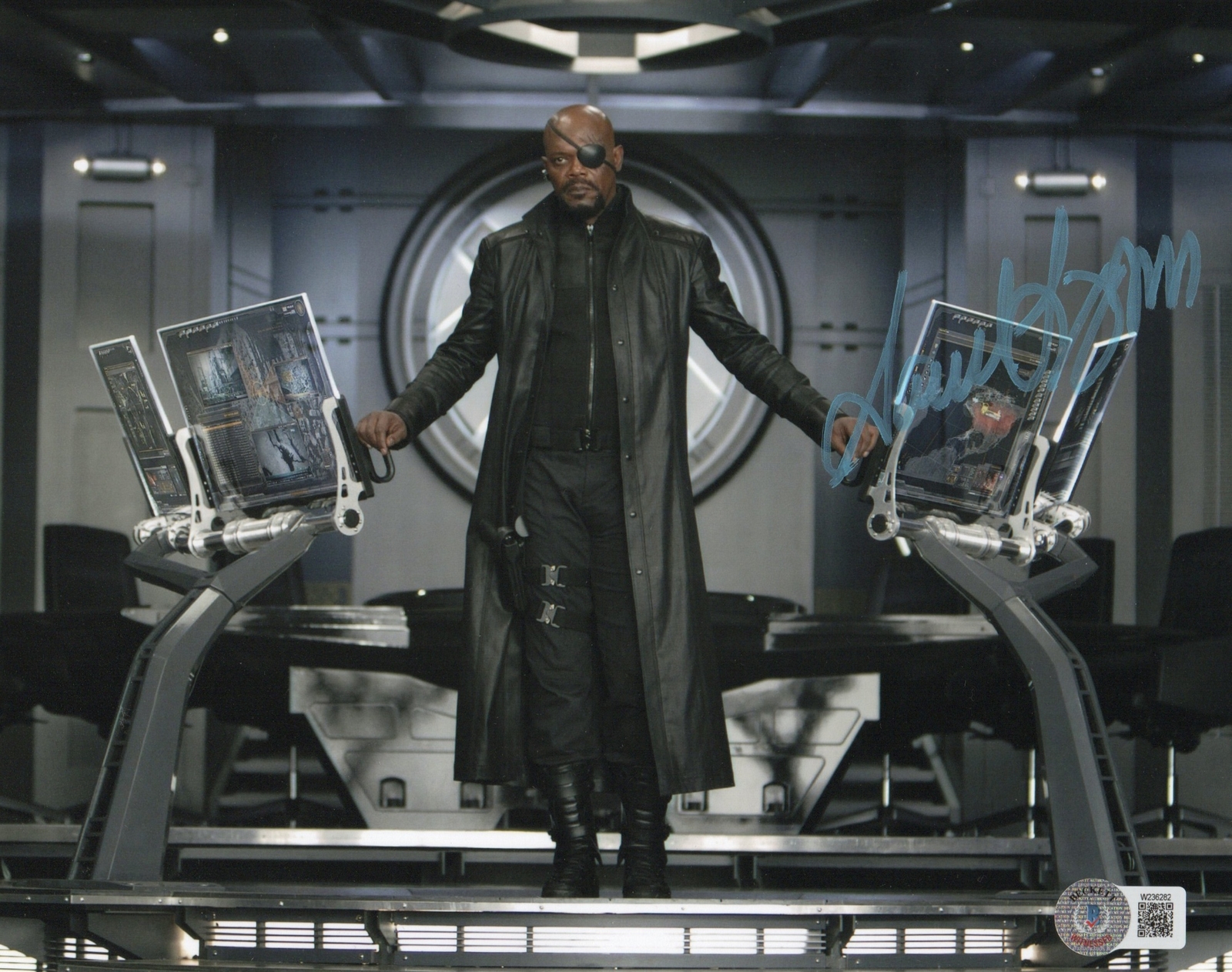 Samuel L. Jackson signed item