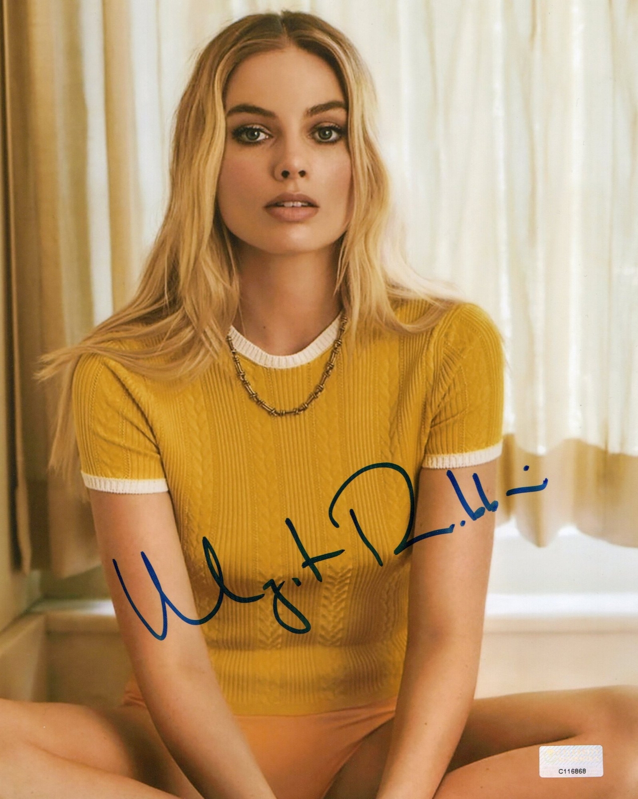Margot Robbie signed item