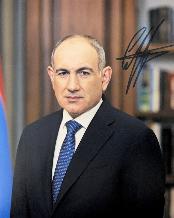 Nikol Pashinyan signed 8x10 photo