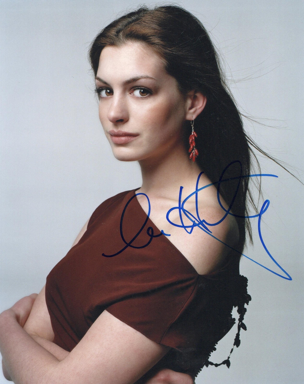 Anne Hathaway signed item