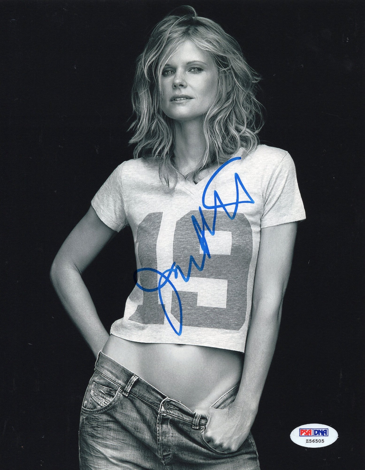 Joelle Carter