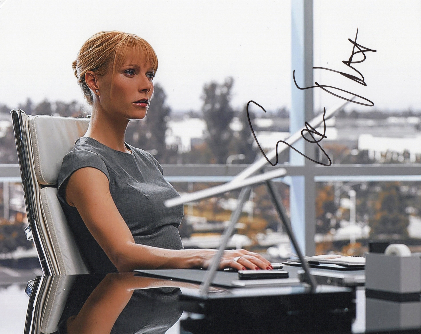 Gwyneth Paltrow signed item