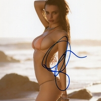 Emily Ratajkowski