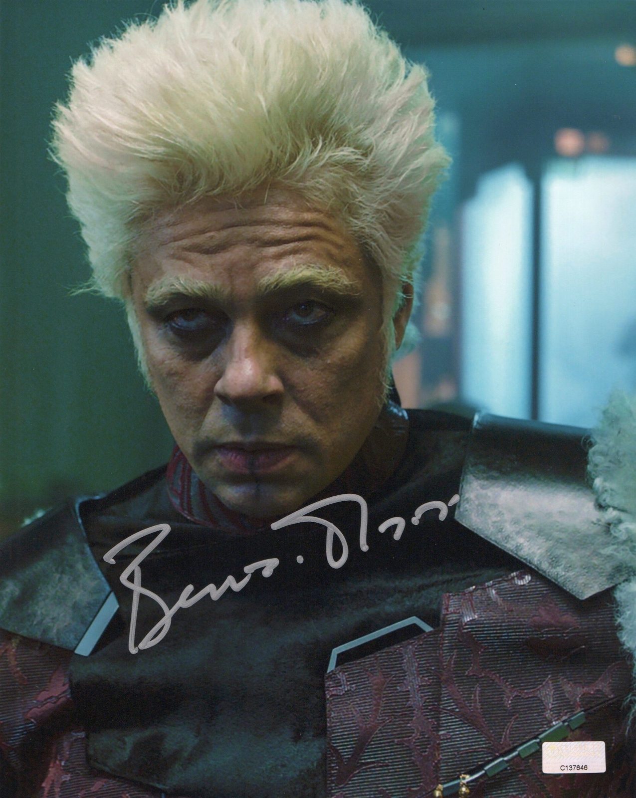 Benicio del Toro signed item