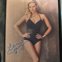 Elisha Cuthbert signed photo (other size)