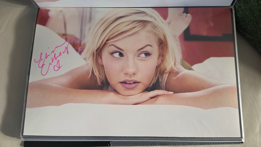 Elisha Cuthbert signed photo (other size)