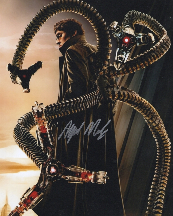 Alfred Molina signed item
