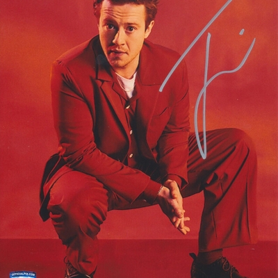 Joseph Quinn signed item