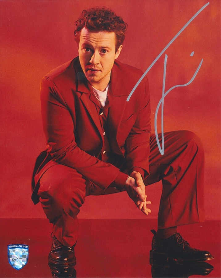 Joseph Quinn signed item