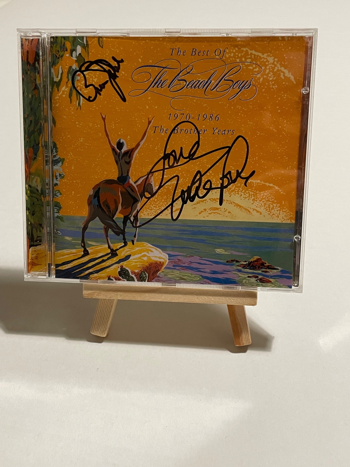 The Beach Boys - The Best of The Beach Boys CD. Signed by Bruce Johnston and Mike Love