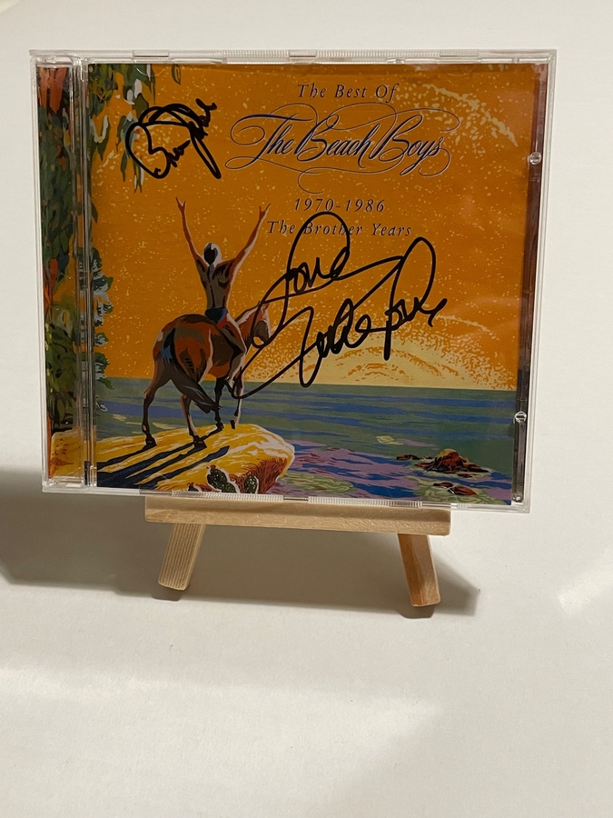 The Beach Boys - The Best of The Beach Boys CD. Signed by Bruce Johnston and Mike Love