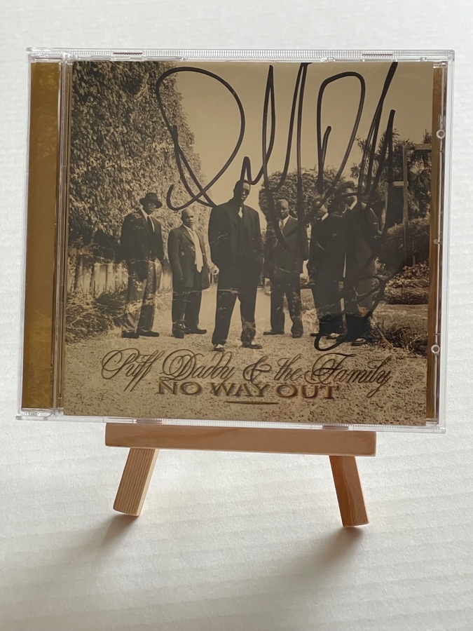 Puff Daddy and the family - No Way Out CD. Signed by Puff Daddy