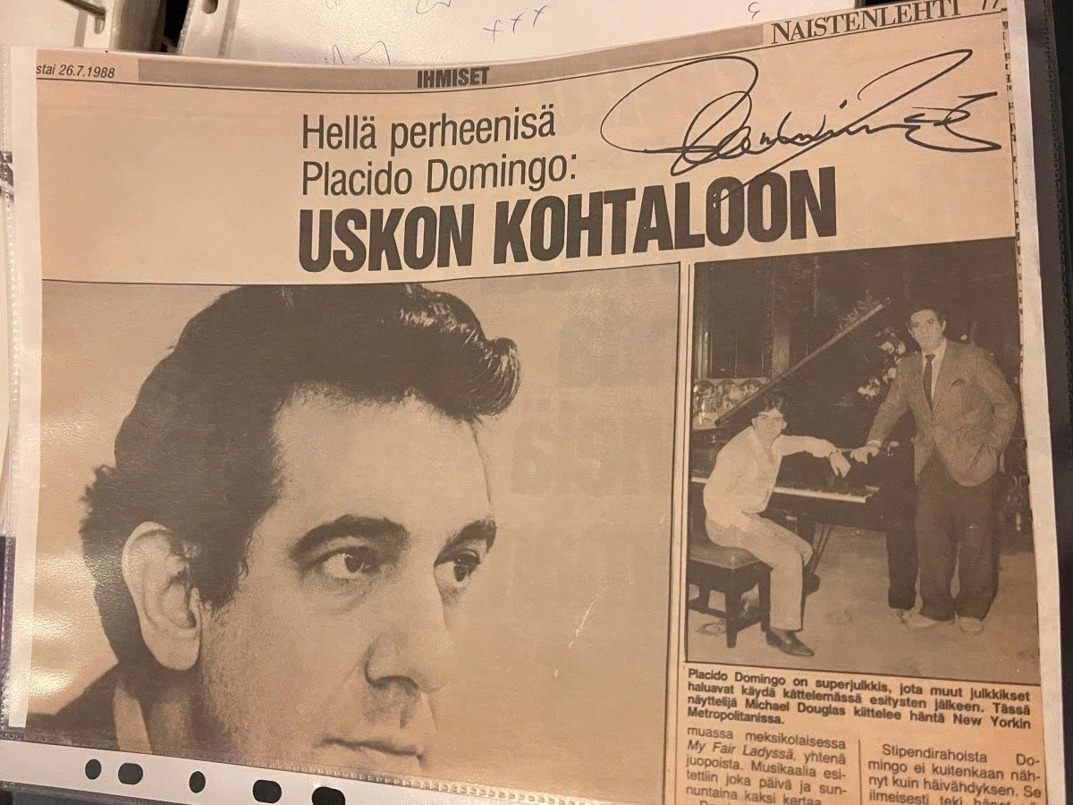 Plácido Domingo signed cutting