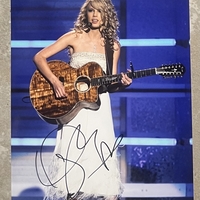 Taylor Swift signed item