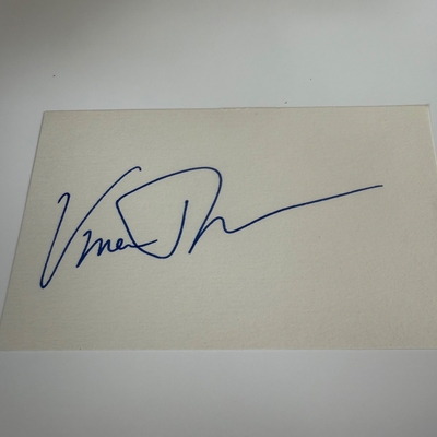 Uma Thurman signed card