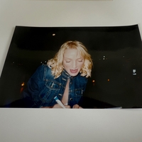 Uma Thurman signed card