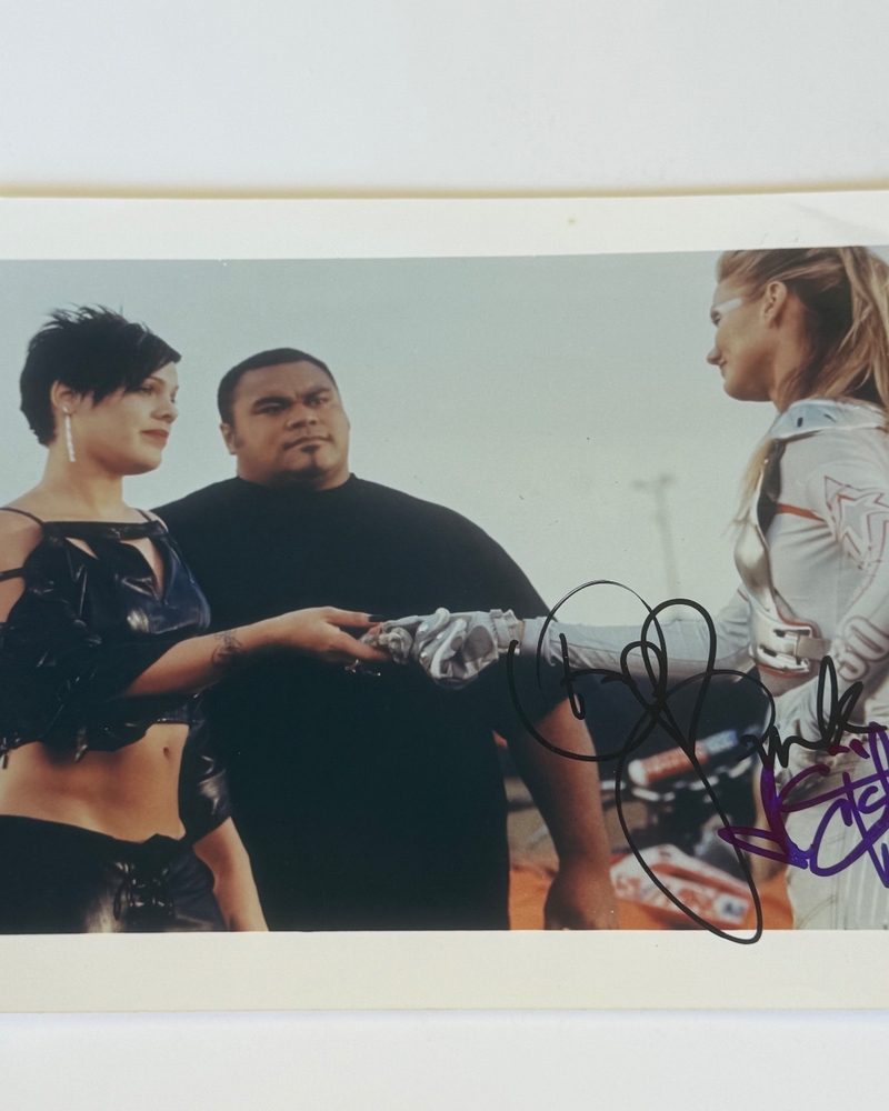 Cameron Diaz signed photograph