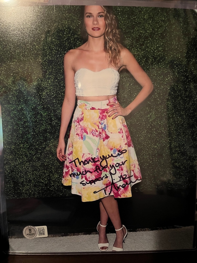 Tori Anderson signed 8x10 photo