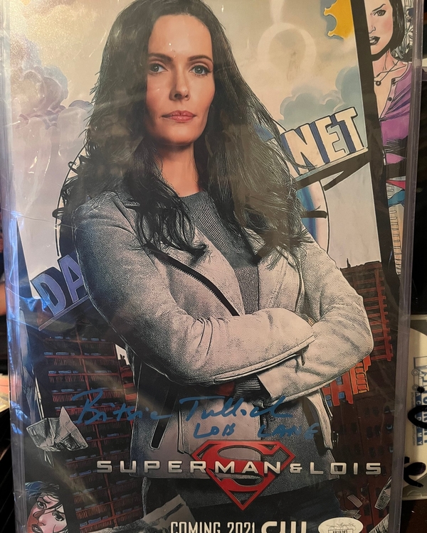 Elizabeth Bitsie Tulloch "Lois Lane"