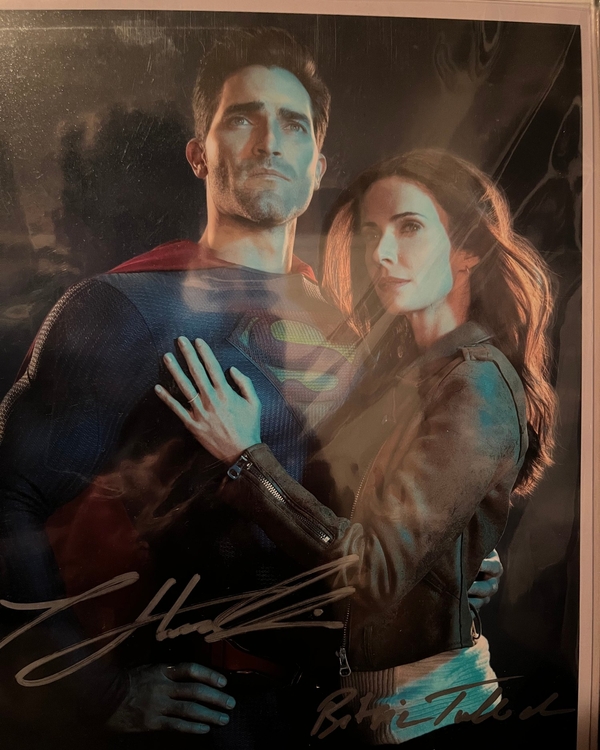 Elizabeth Bitsie Tulloch & Tyler Hoechlin "Superman & Lois Lane"