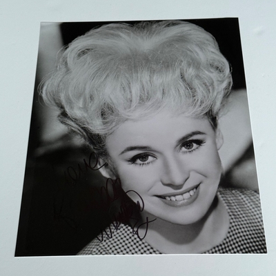 Barbara Windsor - Signed photo