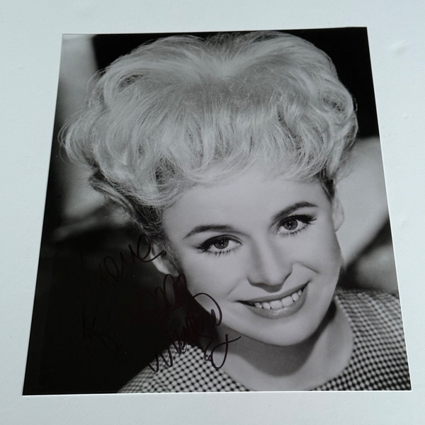 Barbara Windsor - Signed photo