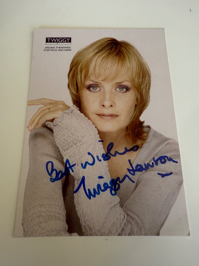 Twiggy Lawson signed 6x4 photo