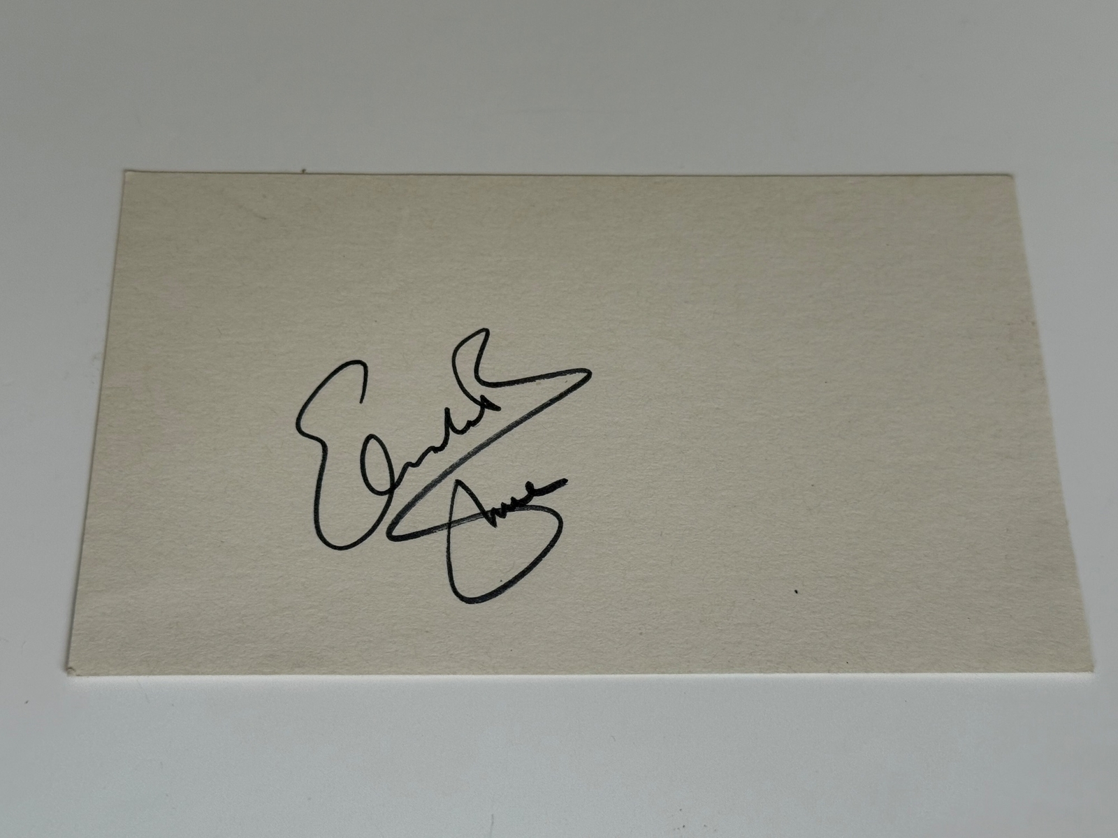 Elizabeth Shue signed card