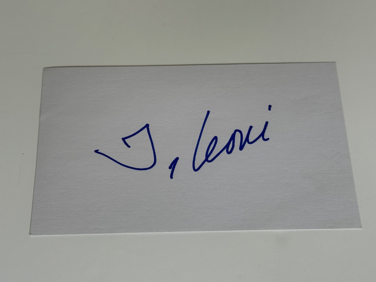 Tea Leoni signed card
