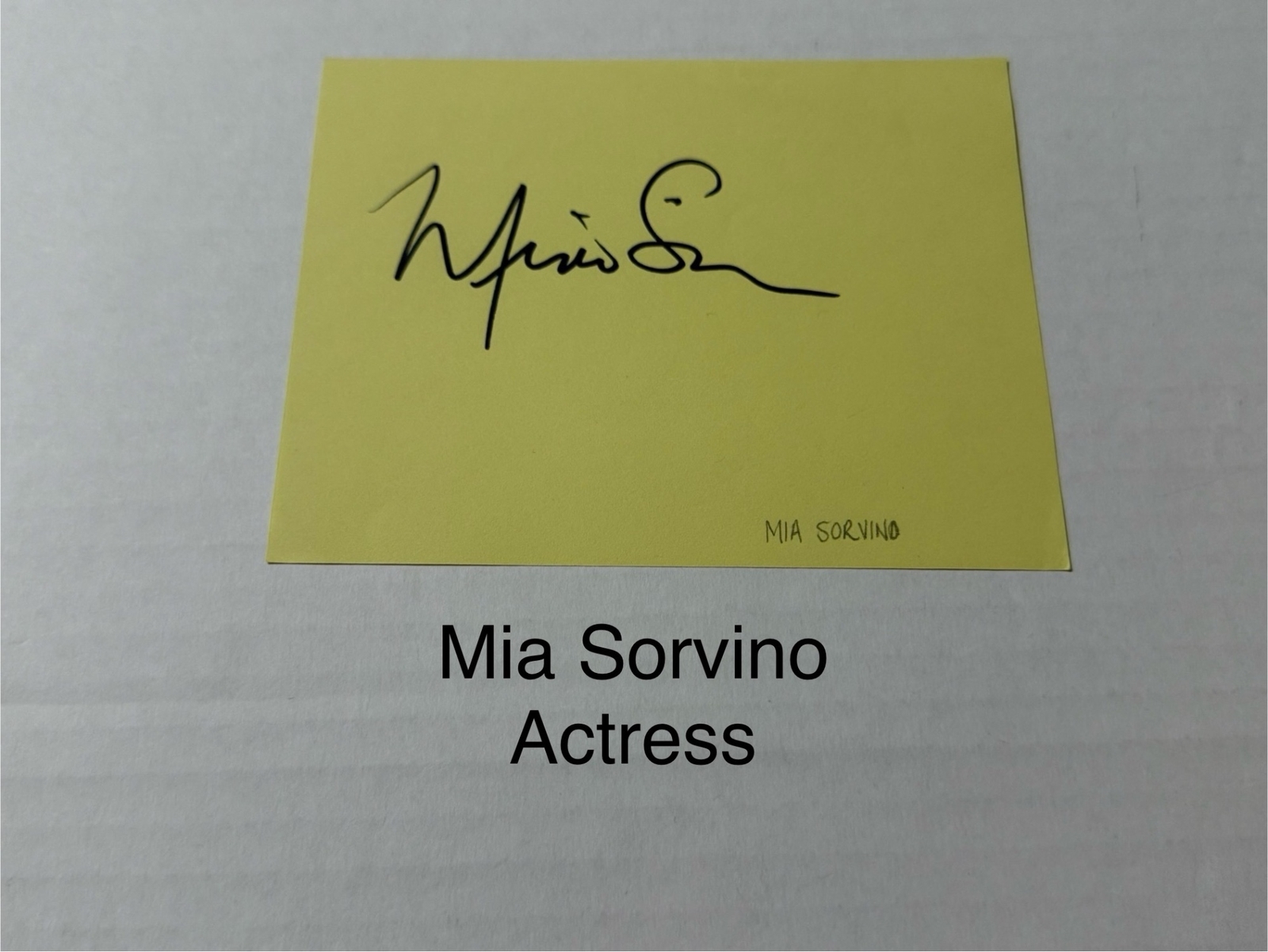 Mia Sorvino signed signed card