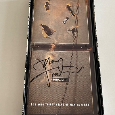 The Who - Thirty years of maximum R&B. Booklet signed by Pete Townsend. 1 CD signed by Pete Townsend, one cd signed by Roger Daltrey and one cd signed by John Entwhistle