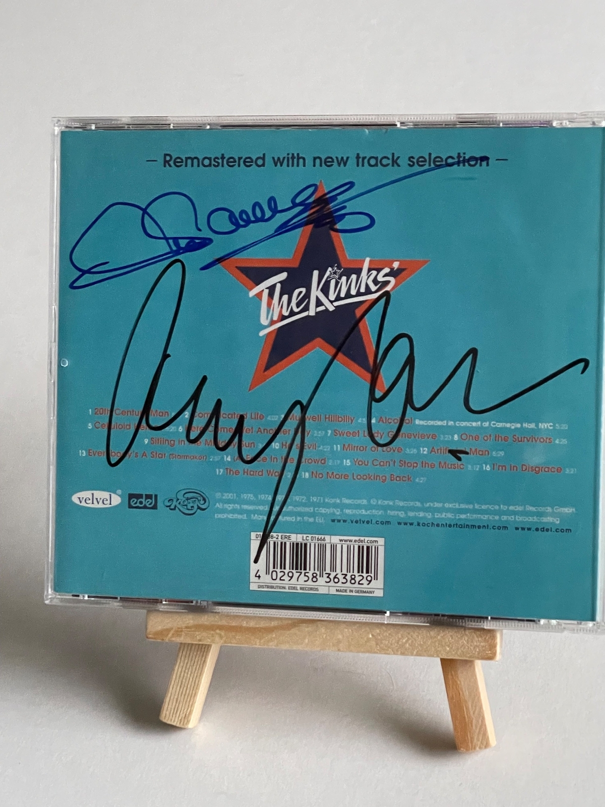 The Kinks - Greatest Celluloid Heroes Cd. Signed by Mick Avory and Ray Davies