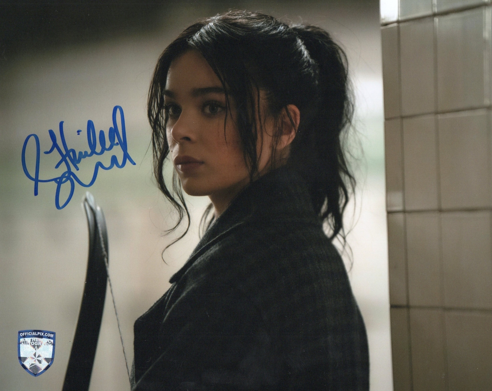 Hailee Steinfeld signed item