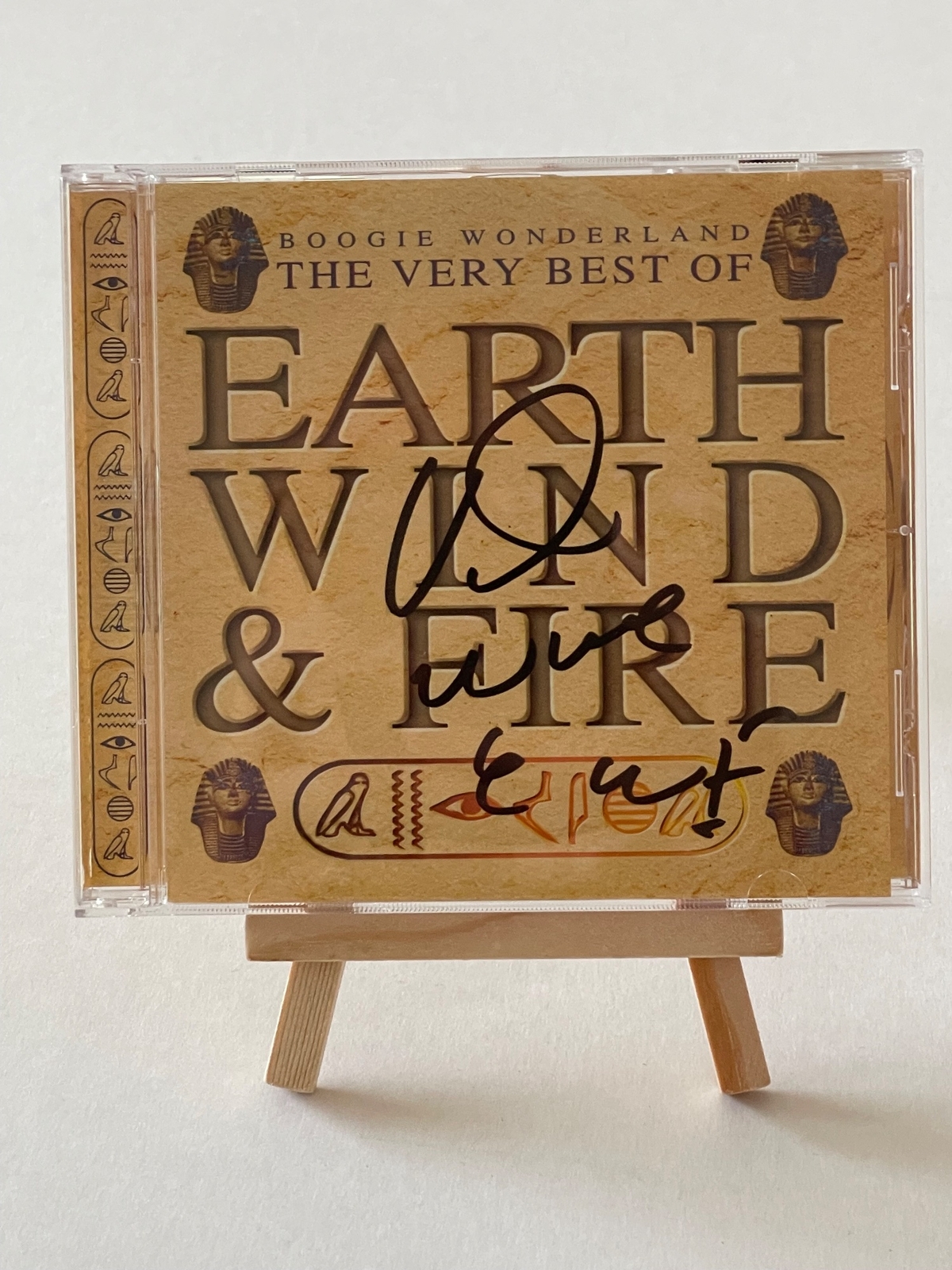 Earth, Wind and Fire - Boogie Wonderland and the very best of CD. Signed by Verdine White and Philip Bailey