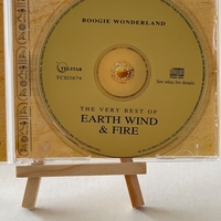Earth, Wind and Fire - Boogie Wonderland and the very best of CD. Signed by Verdine White and Philip Bailey