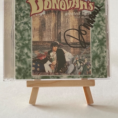 Donovan - Donovan’s Greatest hits. Signed by Donovan