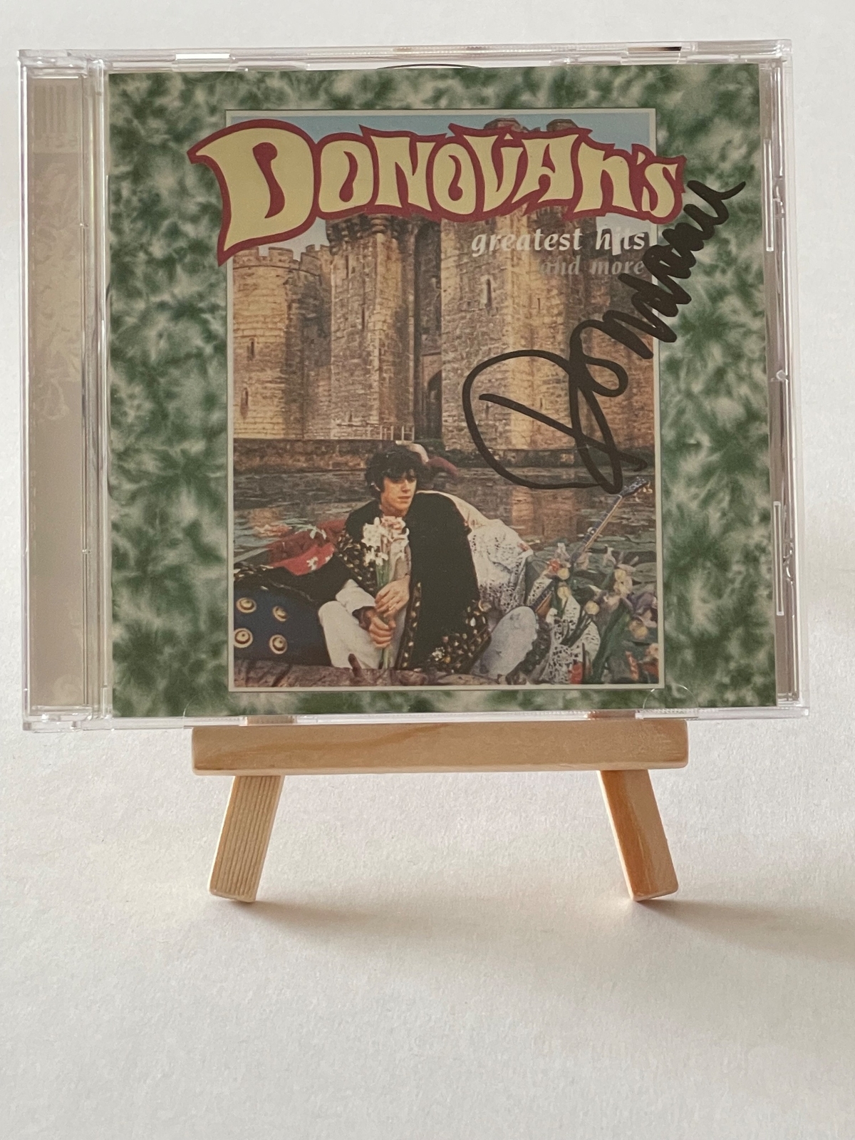 Donovan - Donovan’s Greatest hits. Signed by Donovan