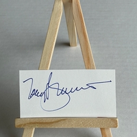 signed white card by Tony Bennett