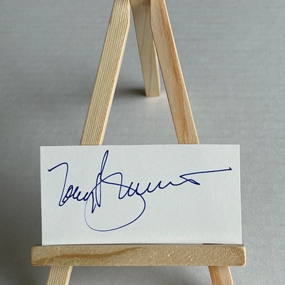 signed white card by Tony Bennett