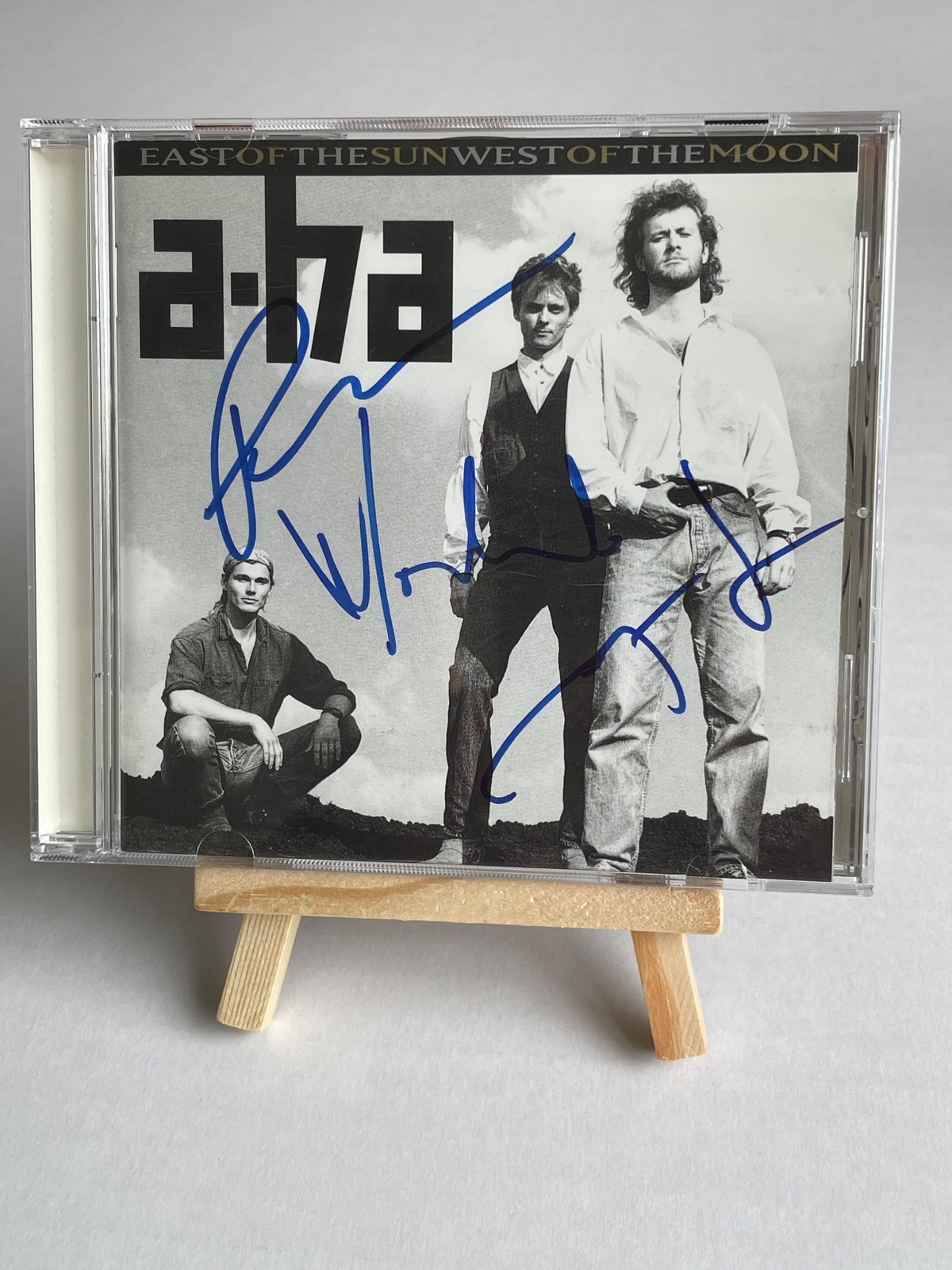 A-Ha - East of the sun, west of the moon Cd. Signed by Morton Harket, Magne Furuholmen and Paul Waaktaar-Savoy