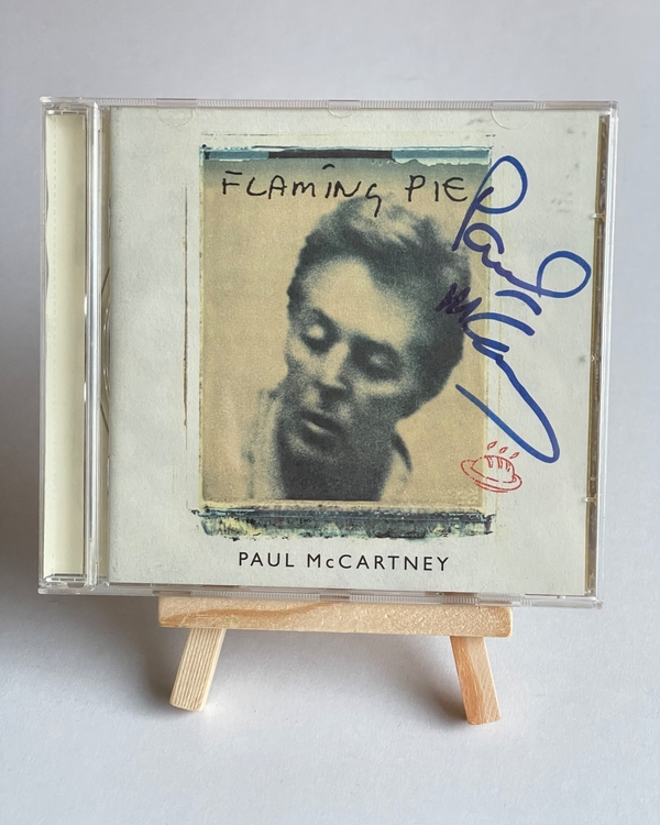 Paul McCartney - Flaming Pie CD. Signed by Paul McCartney