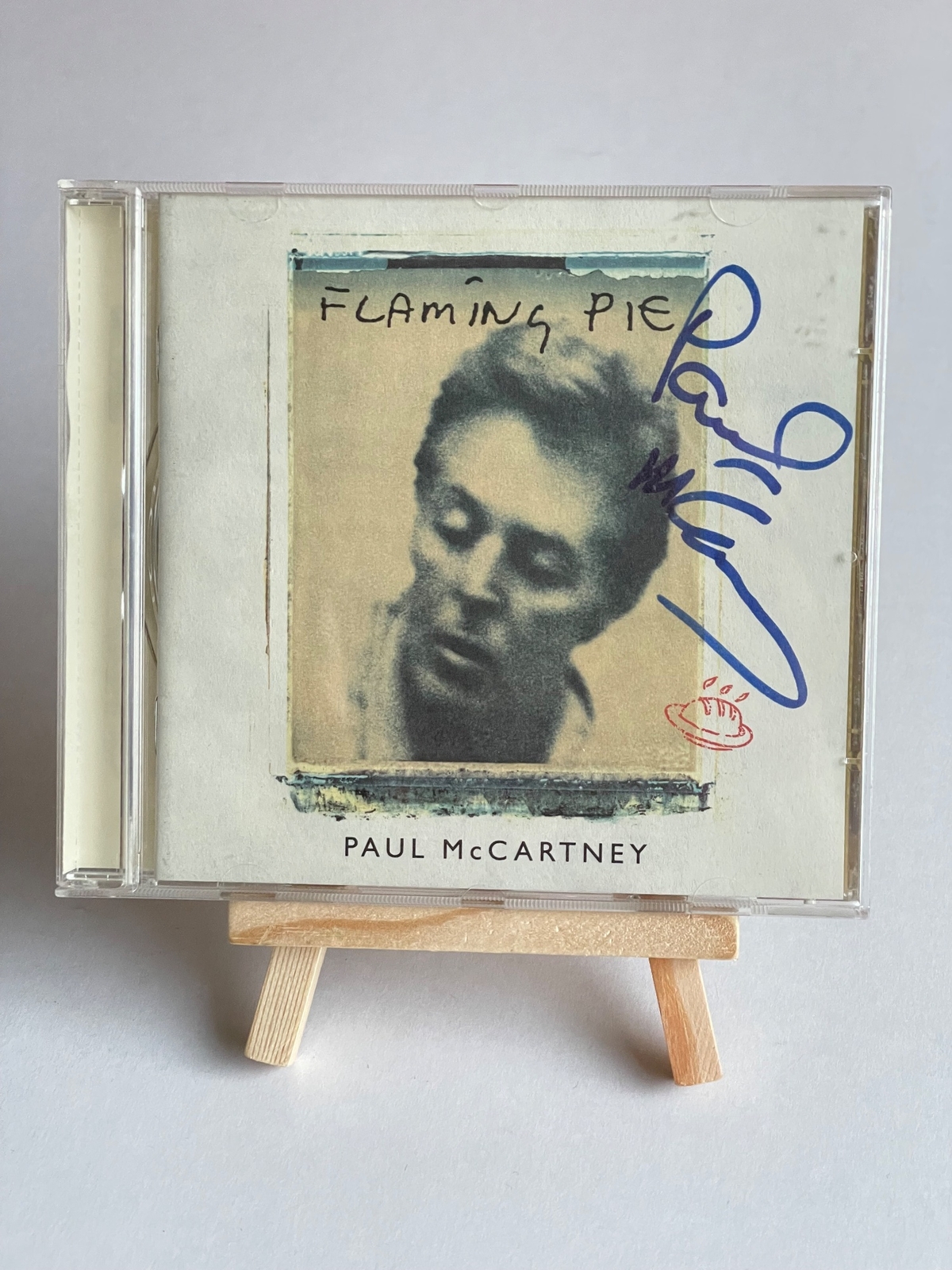 Paul McCartney - Flaming Pie CD. Signed by Paul McCartney