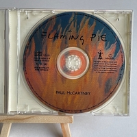 Paul McCartney - Flaming Pie CD. Signed by Paul McCartney