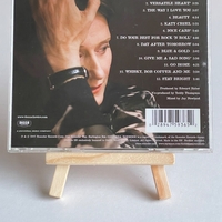 Linda Thompson - Versatile Heart CD. Signed by Linda Thompson