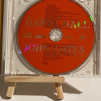 Daryl Hall and John Oates - The Best of Daryl Hall and John Oates Looking Back CD. Signed by Daryl Hall and John Oates